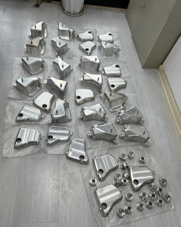 Saincheaptha Al&uacute;manam 5-Ais CNC Milled Leathn&uacute; Tank.jpg