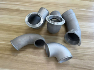 pas aluminium gegote elmboog aan met CNC-bewerking