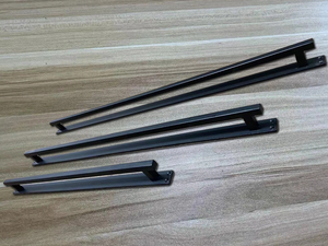 Custom Aluminium großer Türgriff mit Sand in schwarzer Angrenze gesprengt