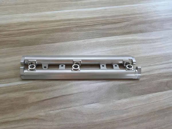Rel Bahan Api Pengilangan CNC Aluminium 4 Paksi Tersuai