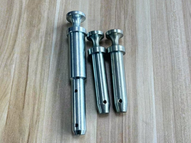 Pielāgotas 1045 vieglā tērauda CNC virpošanas tapas